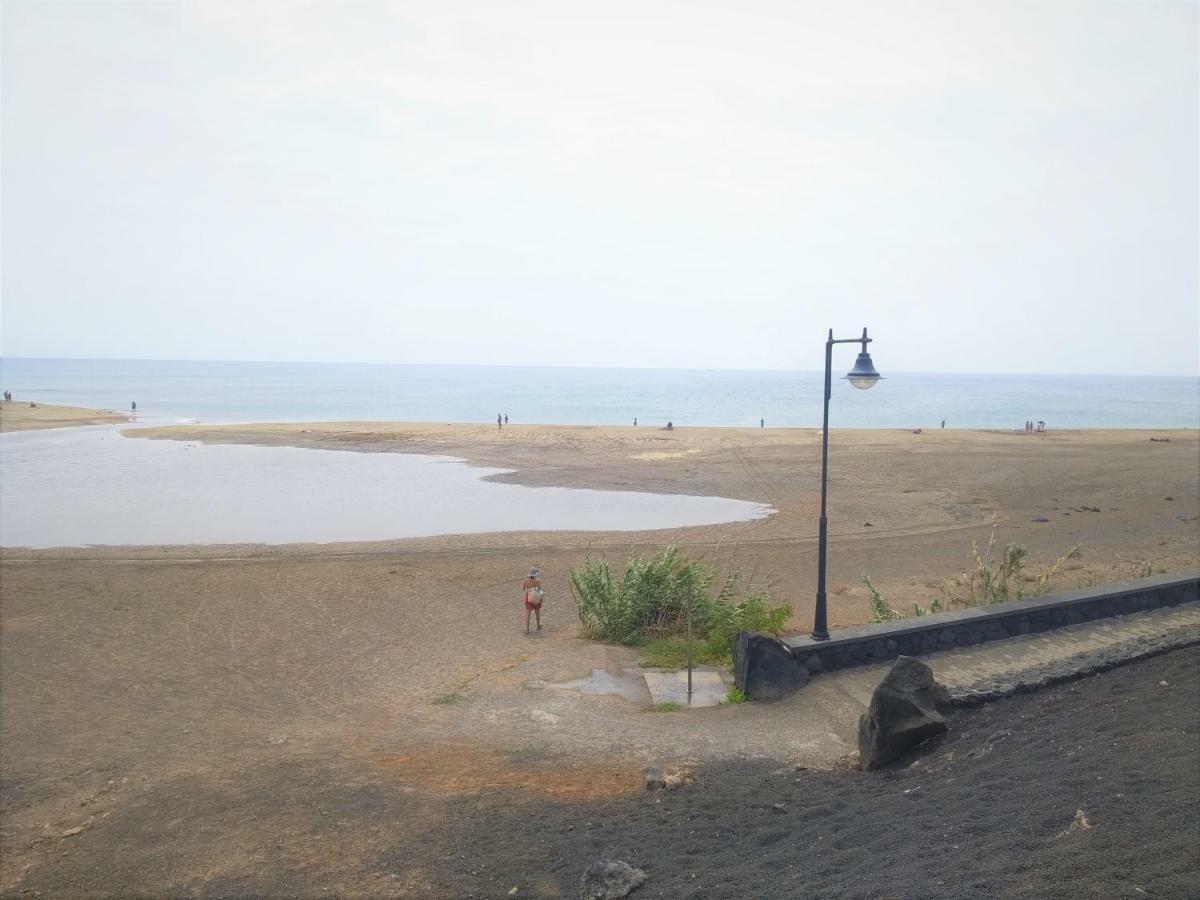 Arena Y Sal Playa Honda (Lanzarote)